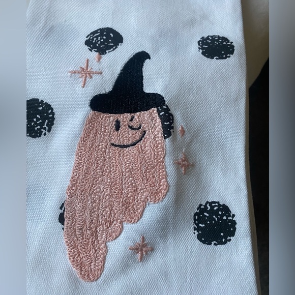 Halloween ghost pink hand towels - Picture 2 of 4